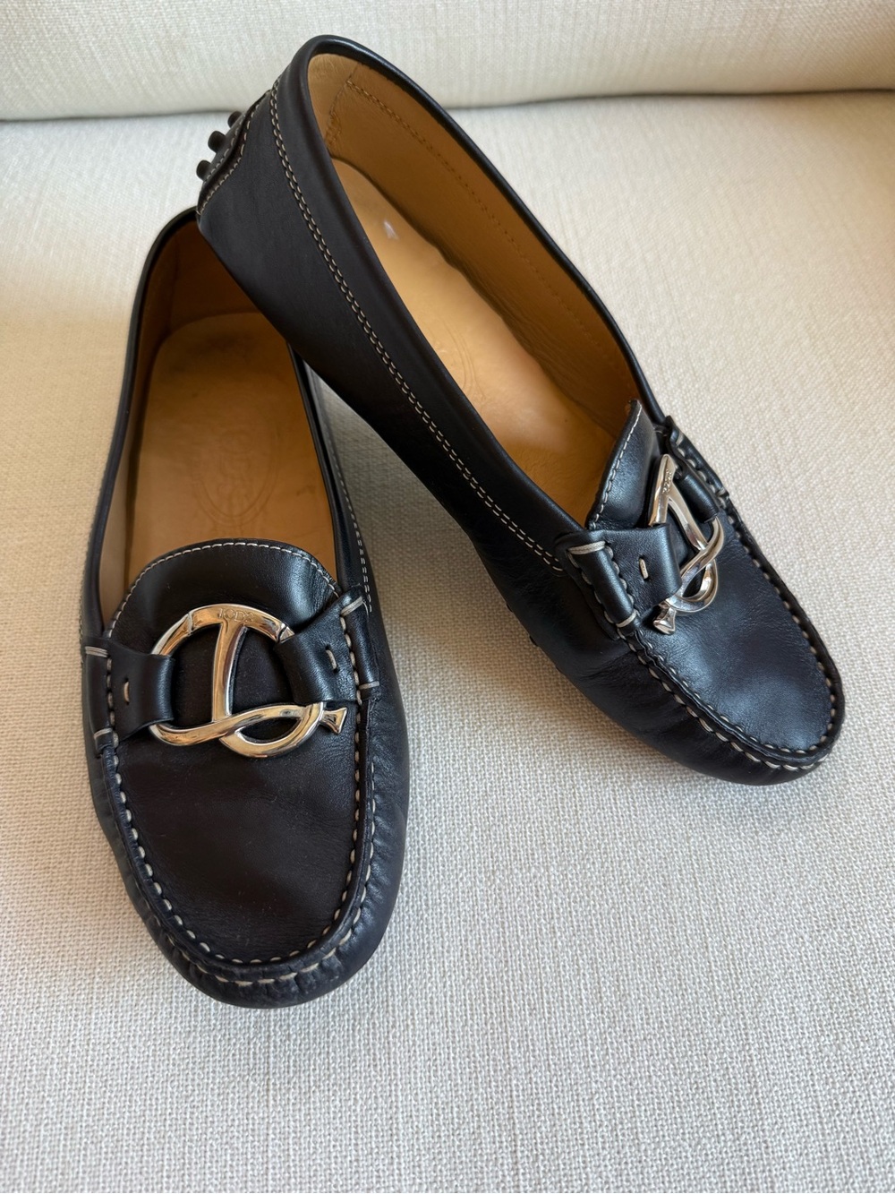 Tod's Black Leather Gommino Driving Shoe loafers with silver hardware 7